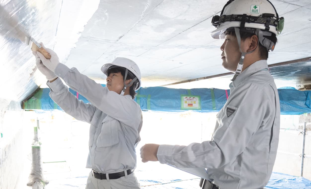 橋梁などの構造物の補修工事を行う／補修工事課