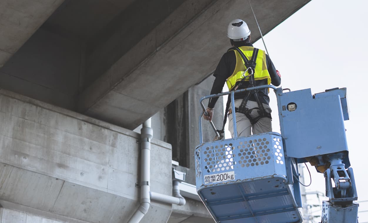 構造物点検・調査、補修設計に携わる／建設調査課
